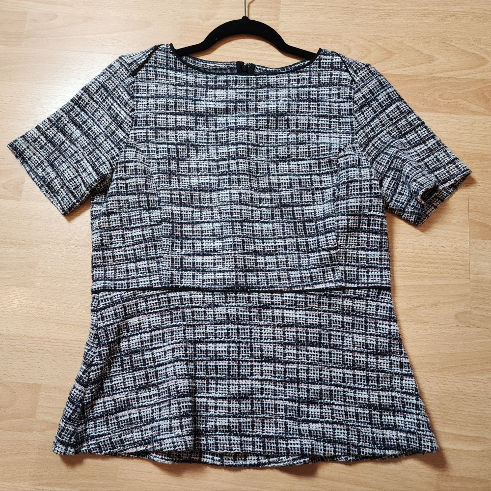 Ann Taylor Stretch Tweed Short Sleeve‎ Top Size Medium Black Red White Size M